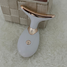 Cargar imagen en el visor de la galería, Masajeador De Cuello y Papada Con Vibración
